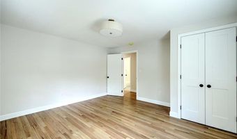 1 Cheshire Dr, Barrington, RI 02806