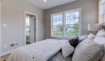 934 19TH St S, Arlington, VA 22202