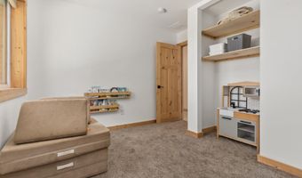 2810 S 392nd Ave, Aberdeen, SD 57401
