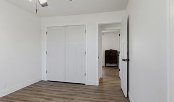 427 N Harrison Ave, Aurora, MO 65605