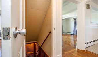 11 Bellevue Dr, Cranston, RI 02920