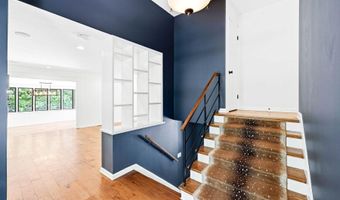 1007 Evergreen Rd, Anchorage, KY 40223