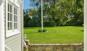 80 Ayrault St, Newport, RI 02840