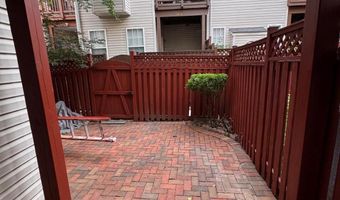 5025 MURTHA St, Alexandria, VA 22304