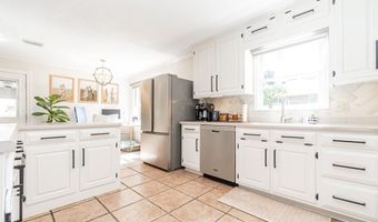 2518 Kenilworth Dr, Albany, GA 31707