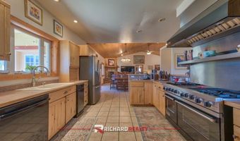 6 Bear Creek Rd, Cody, WY 82414