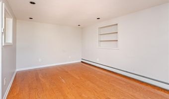 27 May St, Blackstone, MA 01504