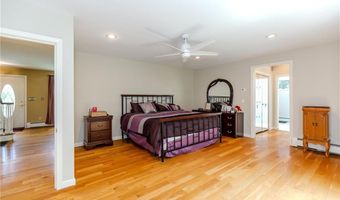 41 Holly Hill Ln, Cranston, RI 02921