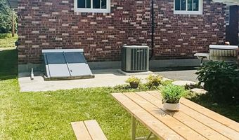 24 Joanne Ct, Albany, NY 12209