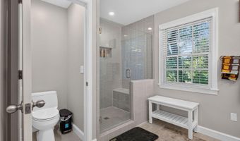 6720 NEWBOLD Dr, Bethesda, MD 20817