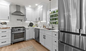 56 Pasture Farm Dr, Middletown, RI 02842