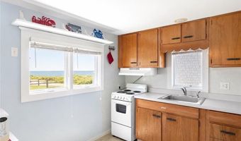 11 Woodruff St, Narragansett, RI 02882