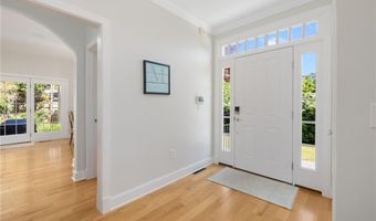 42 Camden Rd, Narragansett, RI 02882