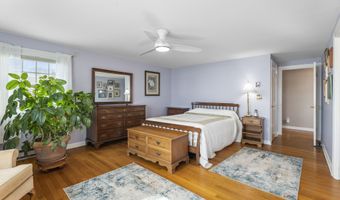 37 Seaview Ave, Branford, CT 06405