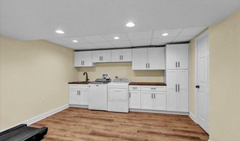 13 IRON Cir, Reading, PA 19607
