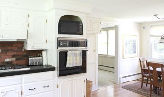 117 Blackstrap Rd, Falmouth, ME 04105