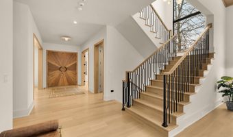 6916 CARMICHAEL Ave, Bethesda, MD 20817