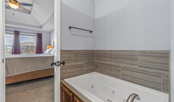 14172 Rockaway Ct, Basehor, KS 66007