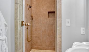 1611 Glenn Swetman St, Biloxi, MS 39530