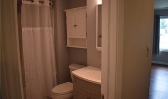 10 Southcreek Ct B, Amherst, NY 14051