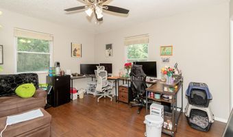 900 E Kirkwood Dr, Aurora, MO 65605