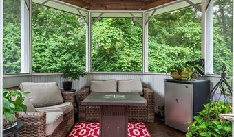 9 Santom St, Auburn, MA 01501