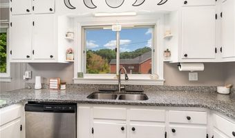 1839 Old Farmer Rd, Asheboro, NC 27205