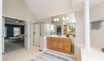 1101 Courtwood Cir, Ballwin, MO 63011