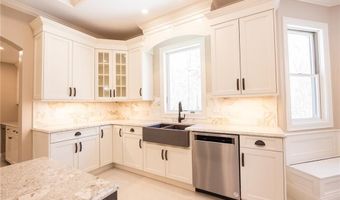 7 Dennell Dr, Lincoln, RI 02865