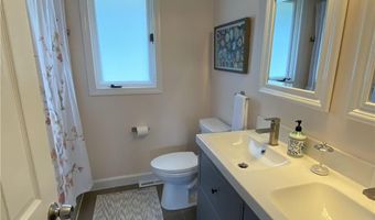 57 Saybrook Ave, Narragansett, RI 02882