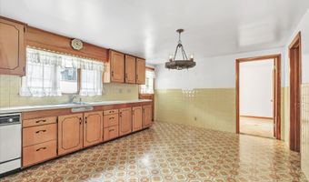 124 N Cliff St, Ansonia, CT 06401