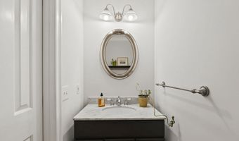 7032 WILSON Ln, Bethesda, MD 20817