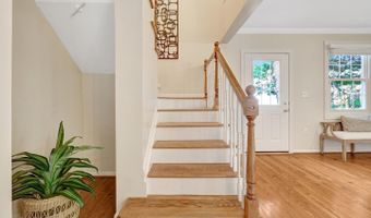 4003 KLOMAN St, Annandale, VA 22003