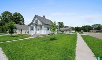 412 S 1st Ave, Brandon, SD 57005