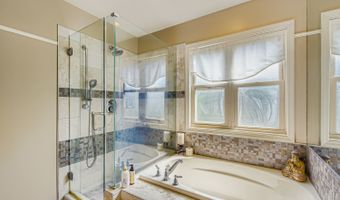 1967 N Woodland Ln, Arlington Heights, IL 60004