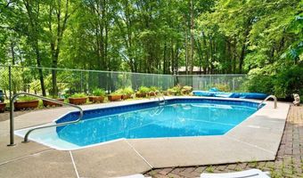271 N SHORE Dr, Albrightsville, PA 18210