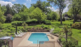 40484 Sunset Dr N, Antioch, IL 60002