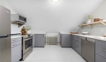 27 Dean Ave 3, Newport, RI 02840