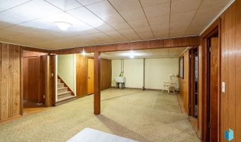 207 S 11th St, Beresford, SD 57004
