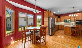 608 N Riverwood Cir, Brandon, SD 57005
