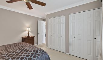 8024 GARLOT Dr, Annandale, VA 22003