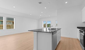 311 Emma St, Angleton, TX 77515