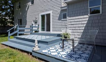 16 Courtway St, Narragansett, RI 02882