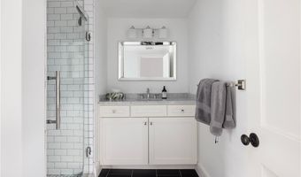 24 Barney St, Newport, RI 02840