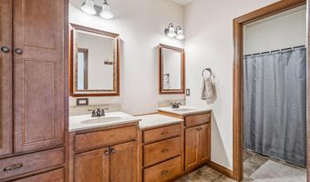 1217 Copper Mountain Dr, North Liberty, IA 52317