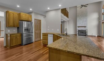 2 Echowood Dr, Algonquin, IL 60102