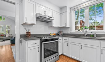 815 Creek Stone Way, Ashland, OR 97520