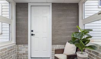 1872 Pickle Rd, Akron, OH 44312