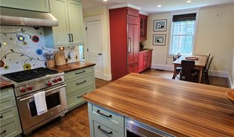 209 Coggeshall Ave, Newport, RI 02840