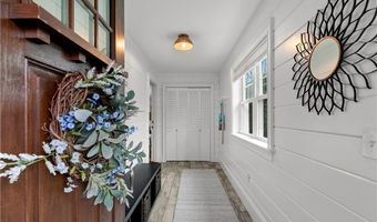 36 Keeher Ave, Newport, RI 02840